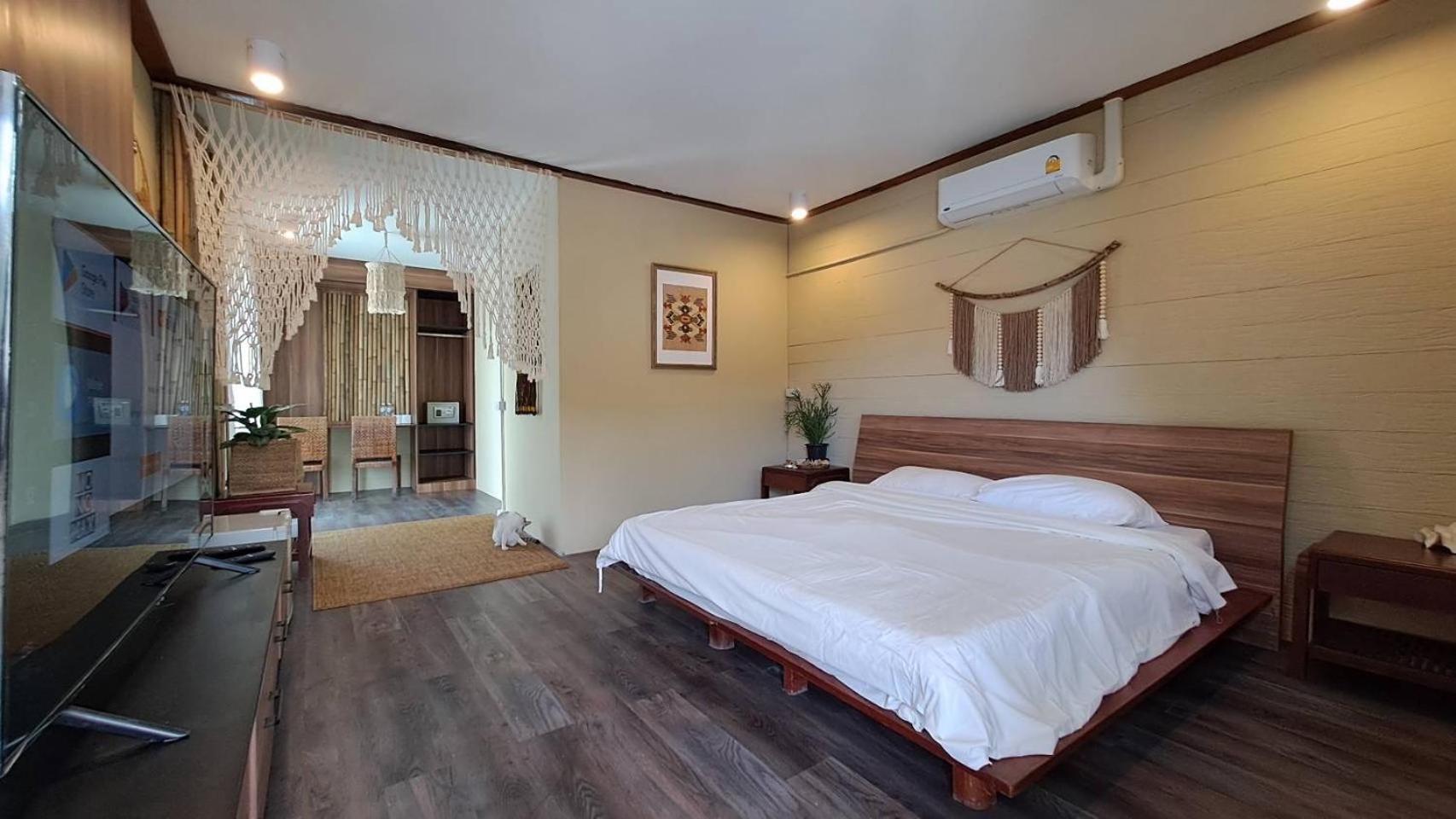 U'Re Holitel Hotel Hatrin Kültér fotó