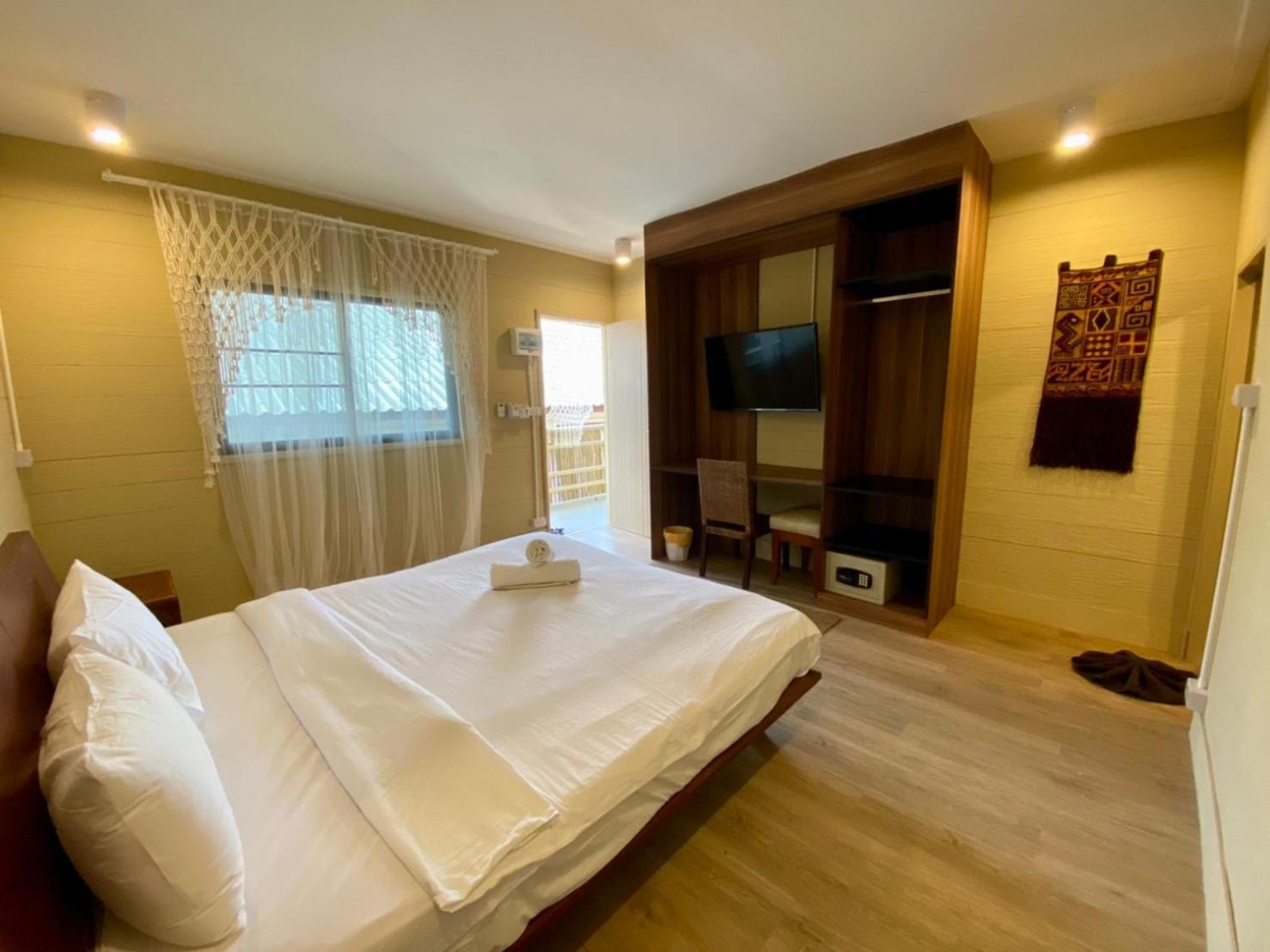 U'Re Holitel Hotel Hatrin Kültér fotó