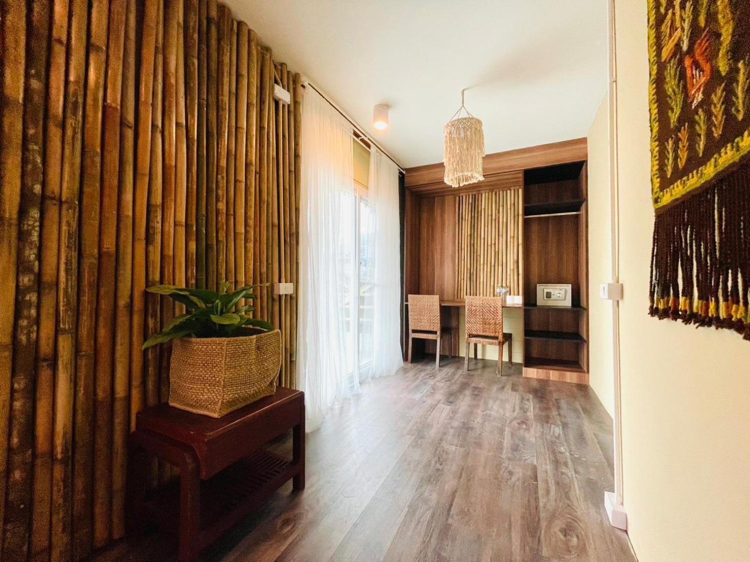 U'Re Holitel Hotel Hatrin Kültér fotó
