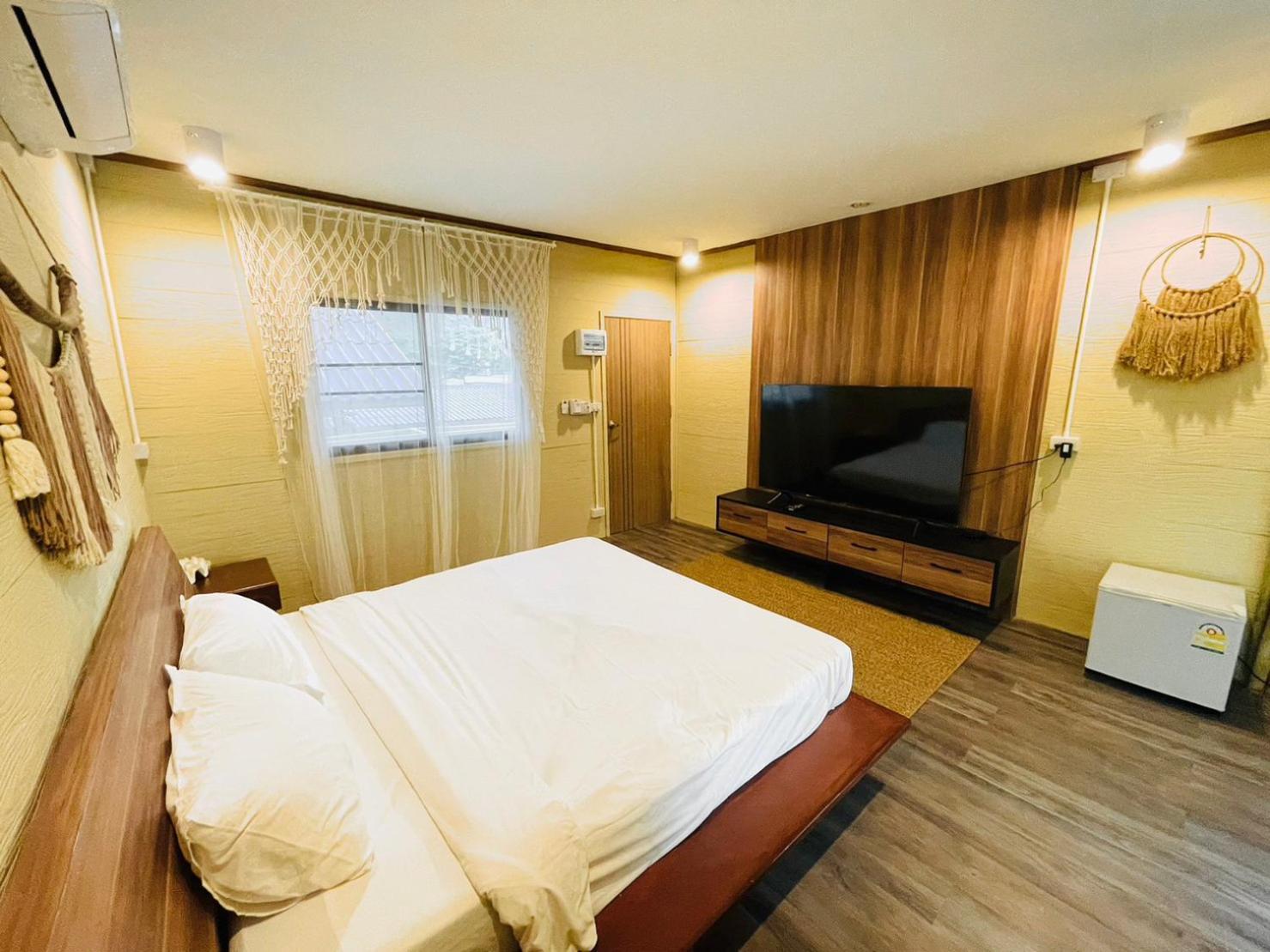 U'Re Holitel Hotel Hatrin Kültér fotó