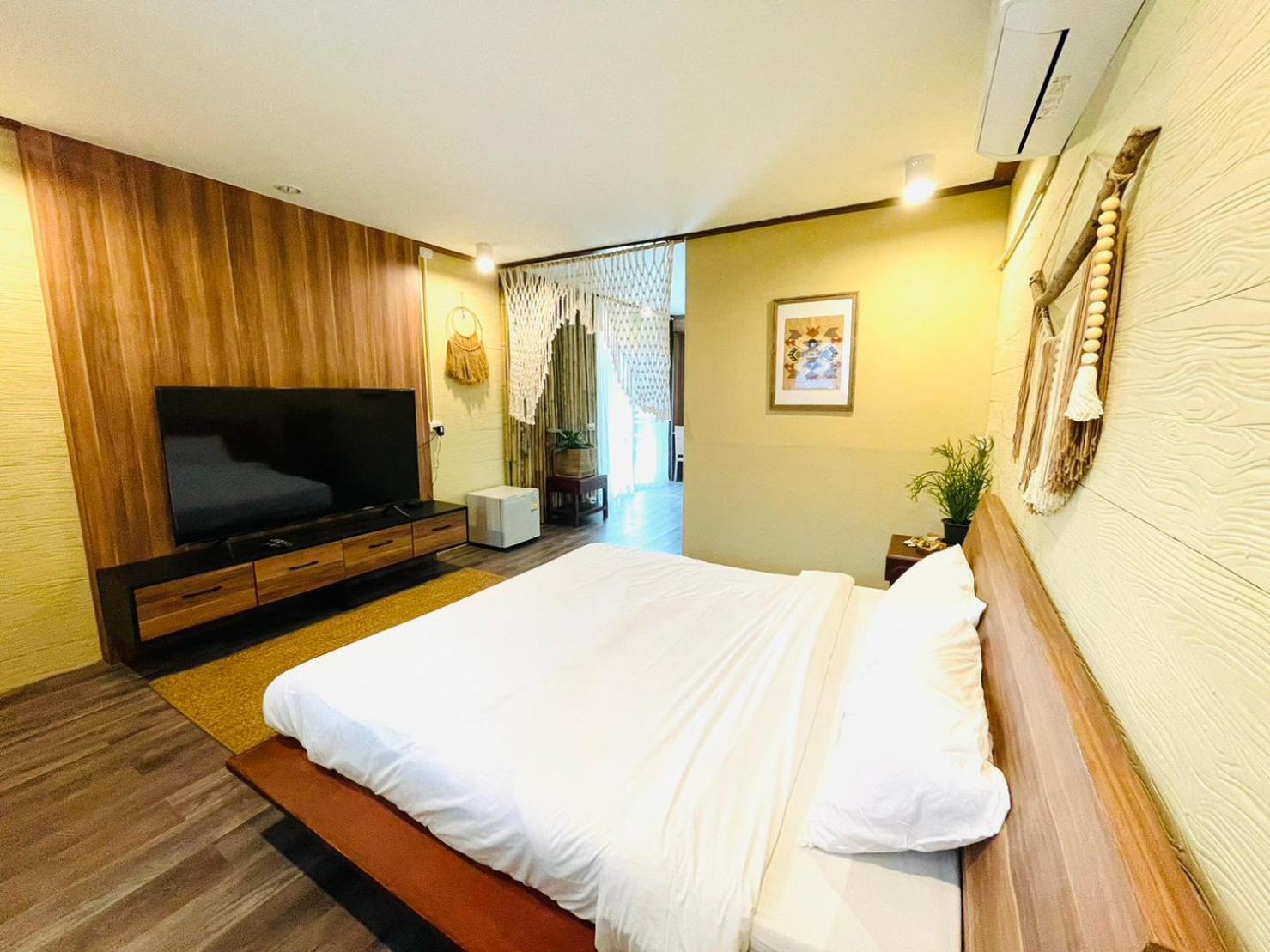 U'Re Holitel Hotel Hatrin Kültér fotó