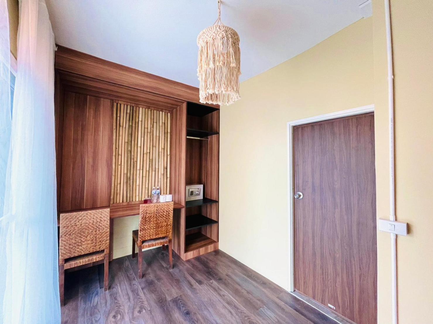 U'Re Holitel Hotel Hatrin Kültér fotó